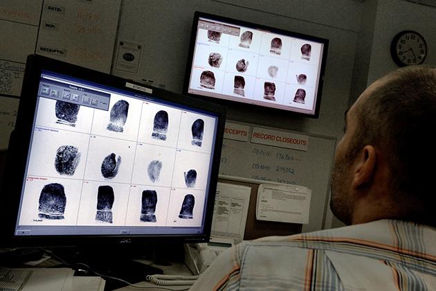 A demonstration of fingerprint comparison technology at an FBI facility in 2014. (Michael S. Williamson/The Washington Post via Getty Images)