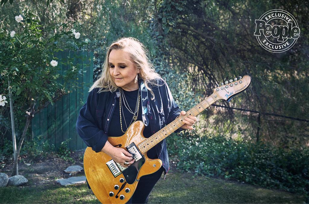 p052-PPL210215-melissa-etheridge-people-exclusive-badge
