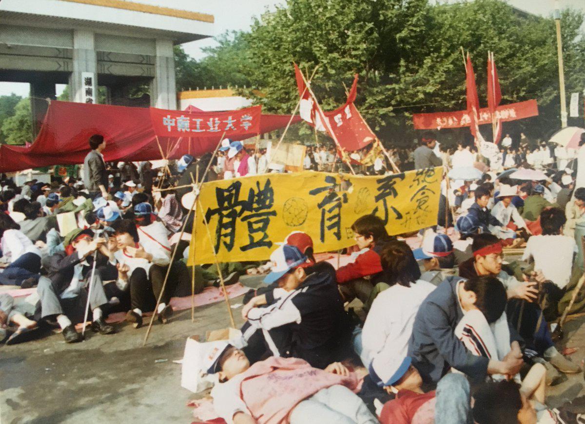 Changsha, May 19, 1989: Students on hunger strike at the provincial government headquarters. Photograph by Andréa Worden.