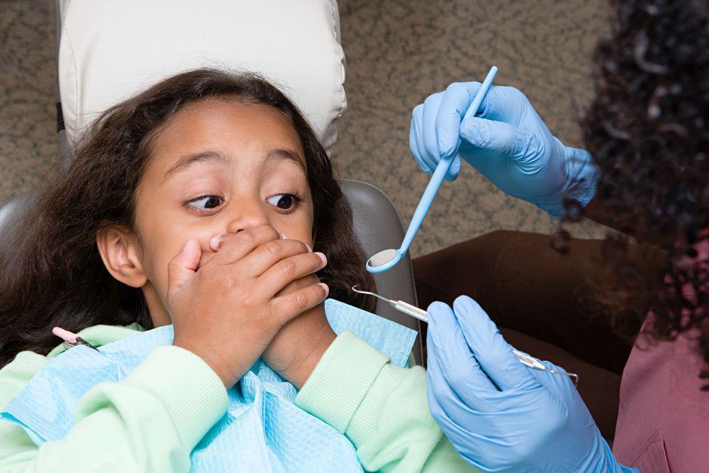 Girl afraid of the dentist