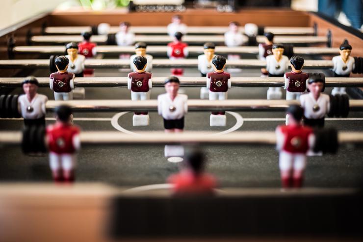 Defensive attitude, understanding; photograph of fusball players by Pascal Swier