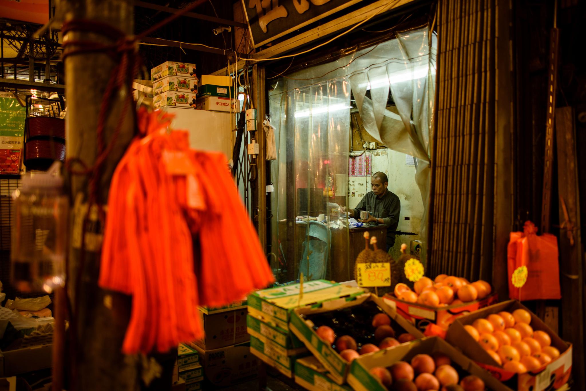A vendor counts banknotes at the Yau Ma Tei fruit market in the Kowloon district of Hong Kong on March 13, 2017. A new study from the University of Hong Kong suggests that paper money may be a way to monitor the microbes circulating around a city.