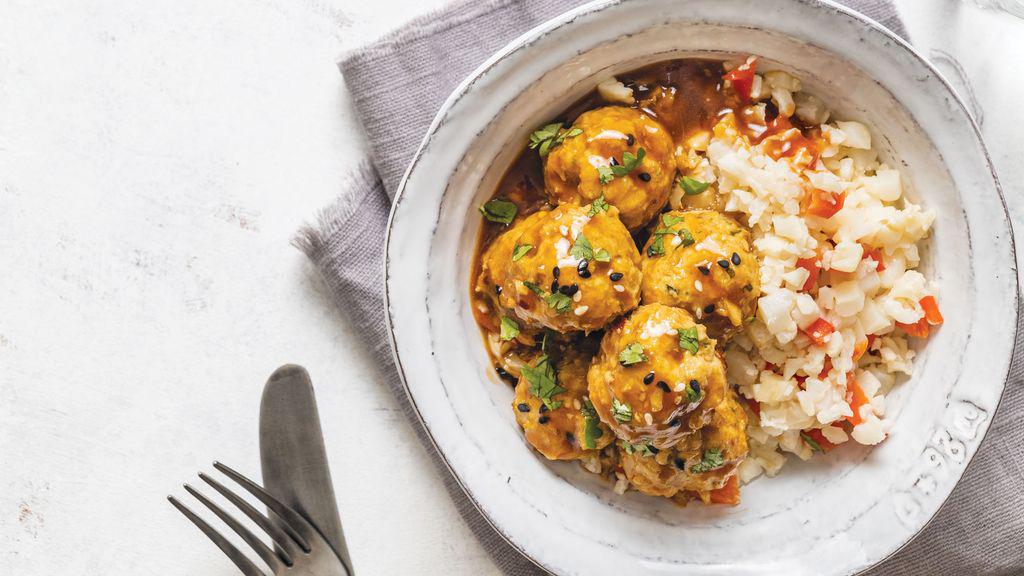 Ginger-Turkey-Meatballs-with-Coconut-Cauli-Rice_90-web