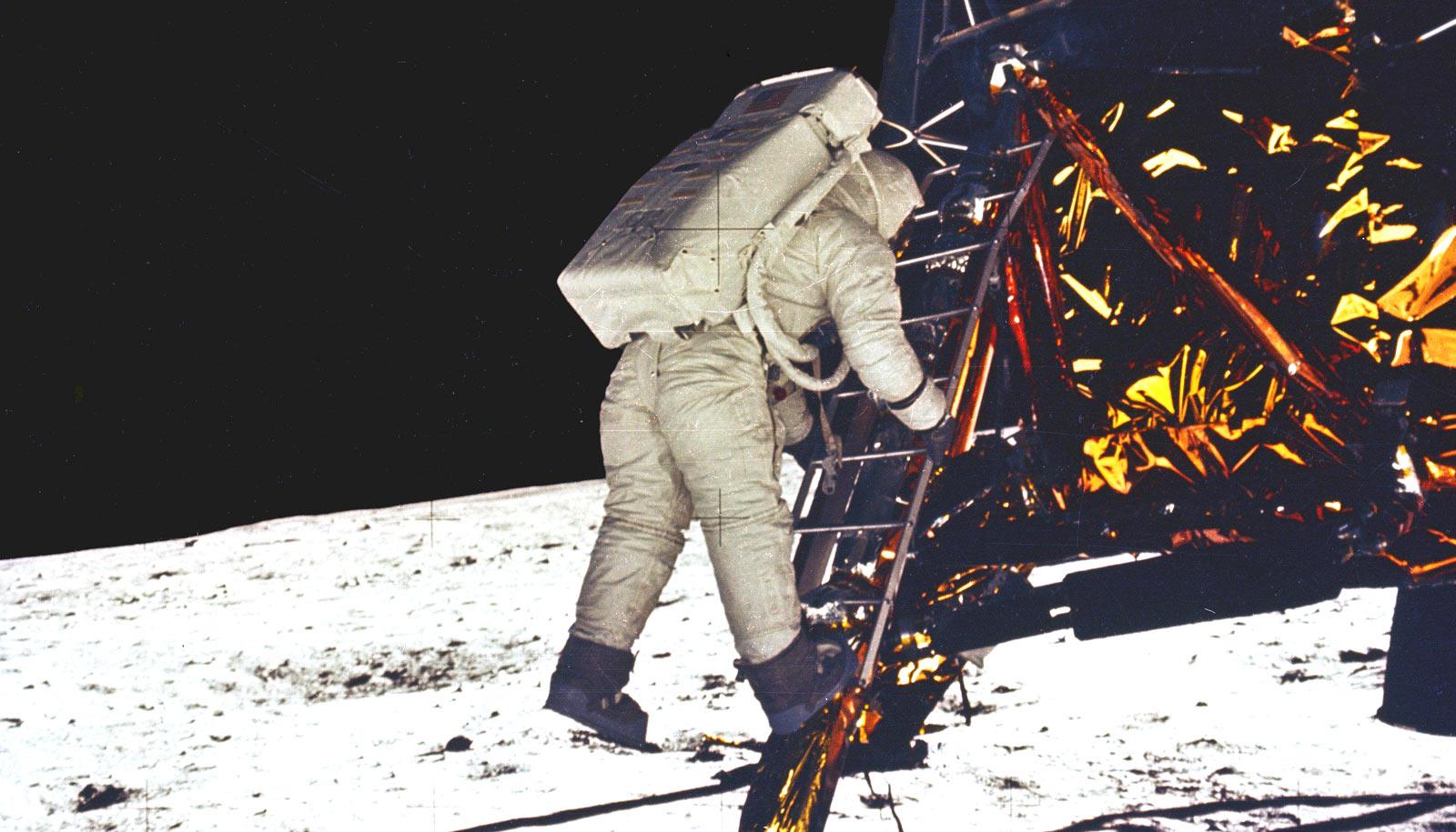 lunar samples - Buzz Aldrin steps onto moon